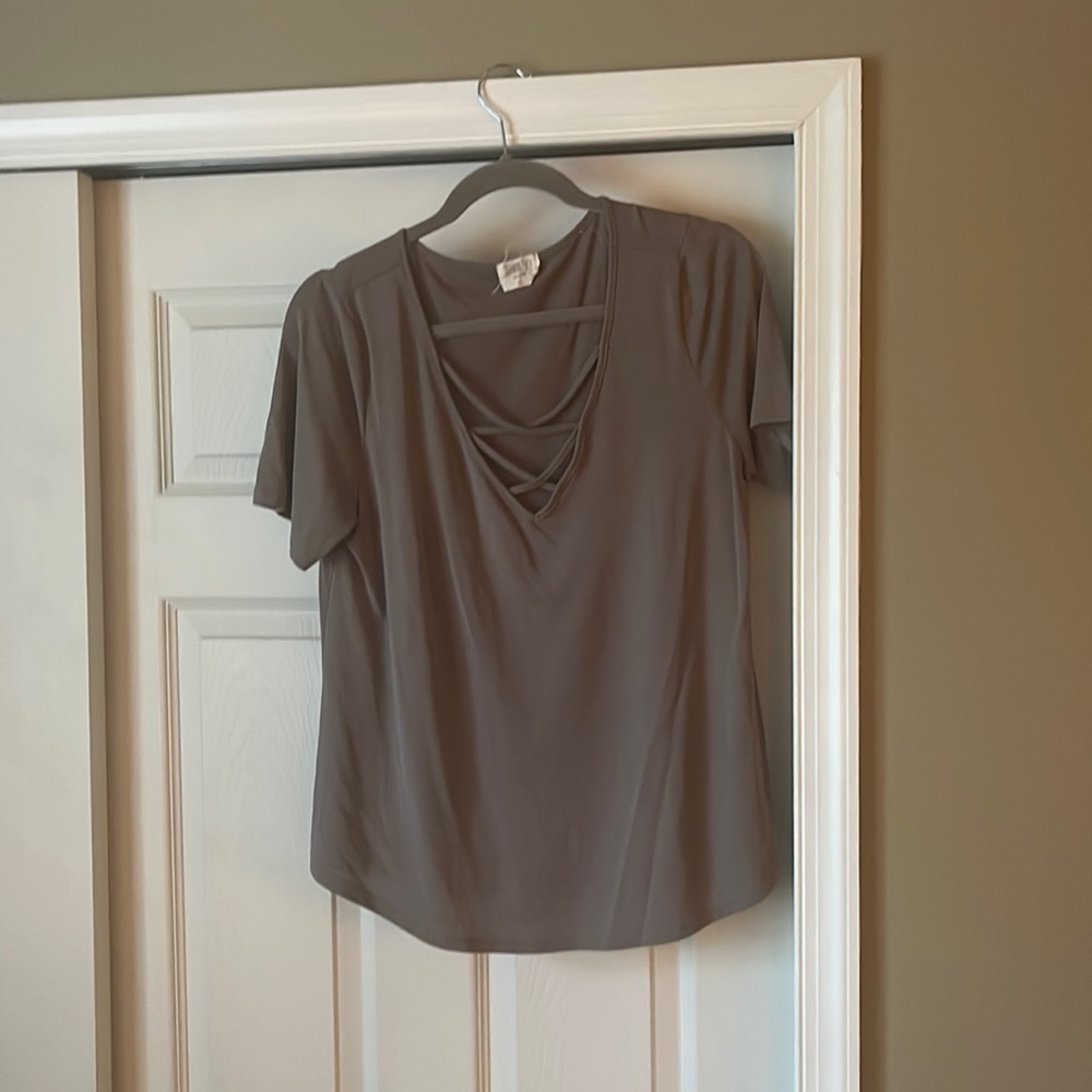 Dark gray crisscross neckline short sleeve shirt